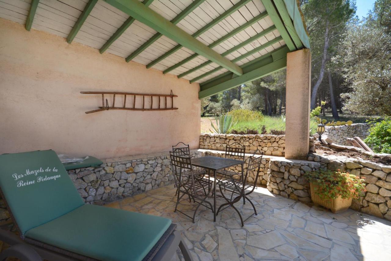 Les Mazets De La Reine Pedauque Villa Paradou Luaran gambar